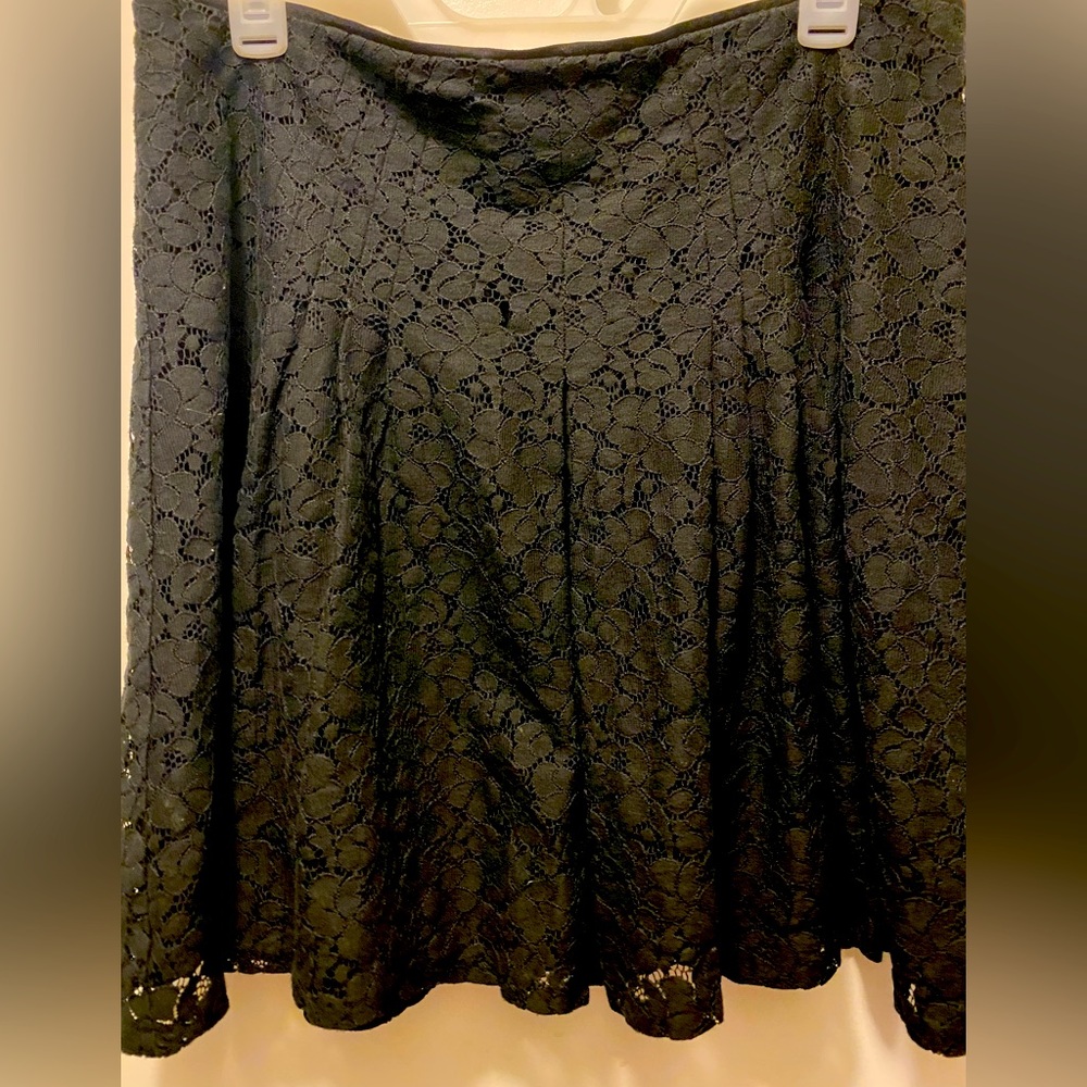 Tahari Silky-Lined Black Lace Mini Skirt~ Size 12